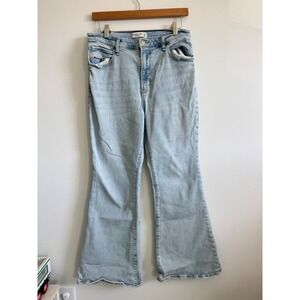 Abercrombie & Fitch Ultra High Rise Flare Jeans Light Wash Blue Size 31/12S
